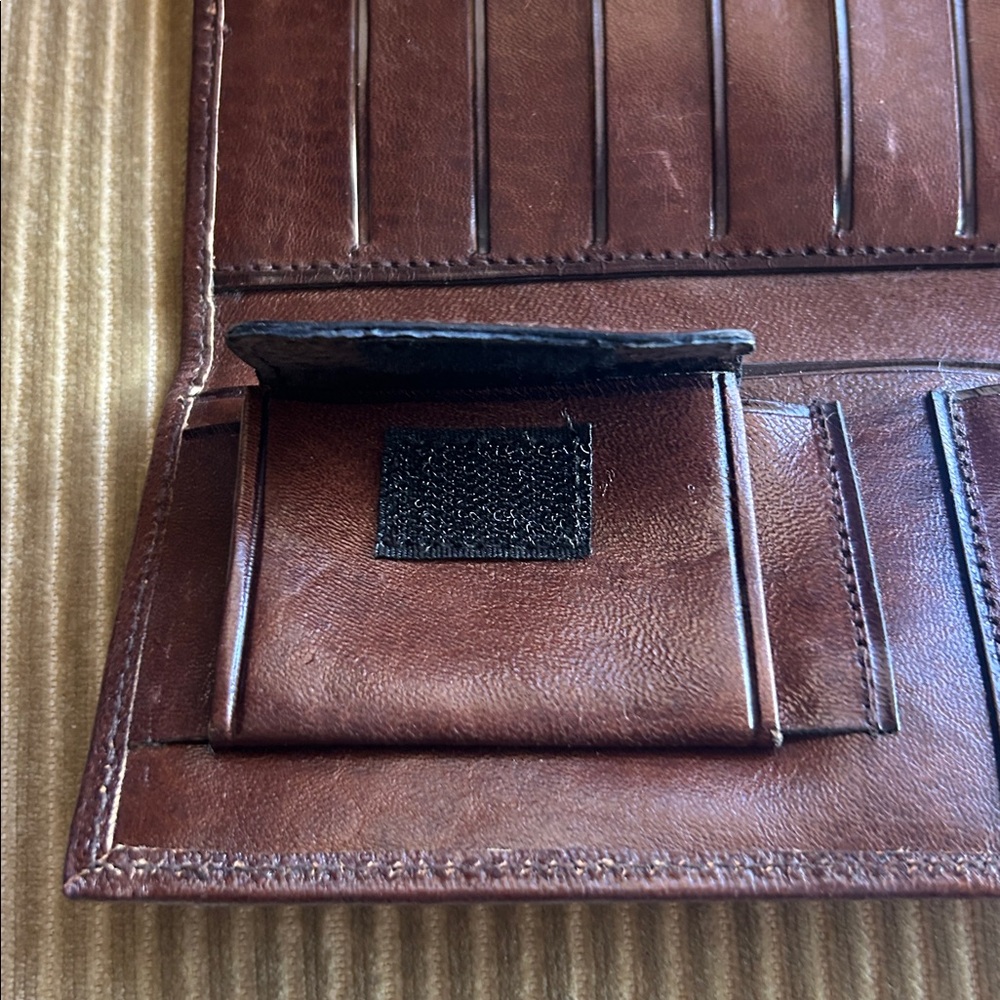 Vintage Brown Tooled Floral Leather Wallet - Picture 4 of 5